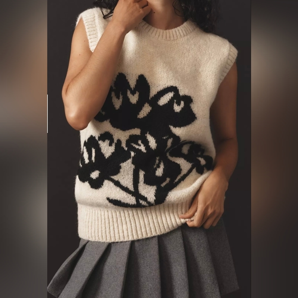 Anthropologie Maeve Cream and Black Graphic Flower Sweater Vest Size LP
